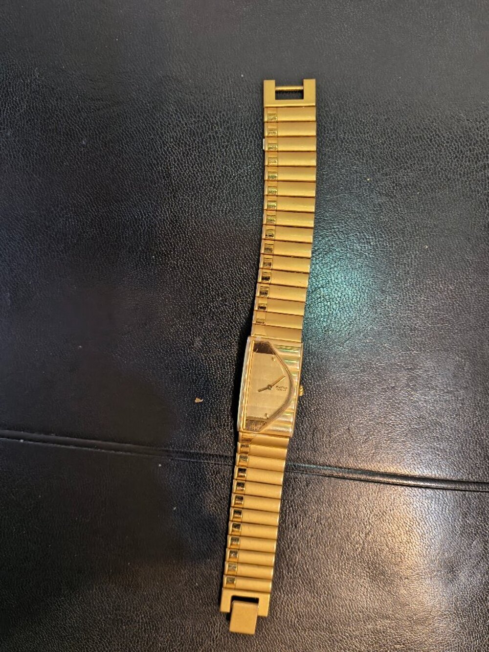 Seiko Half Moon Quartz Watch Women 2Y00-5G19 Gold Dial Link Band New Bat Works !